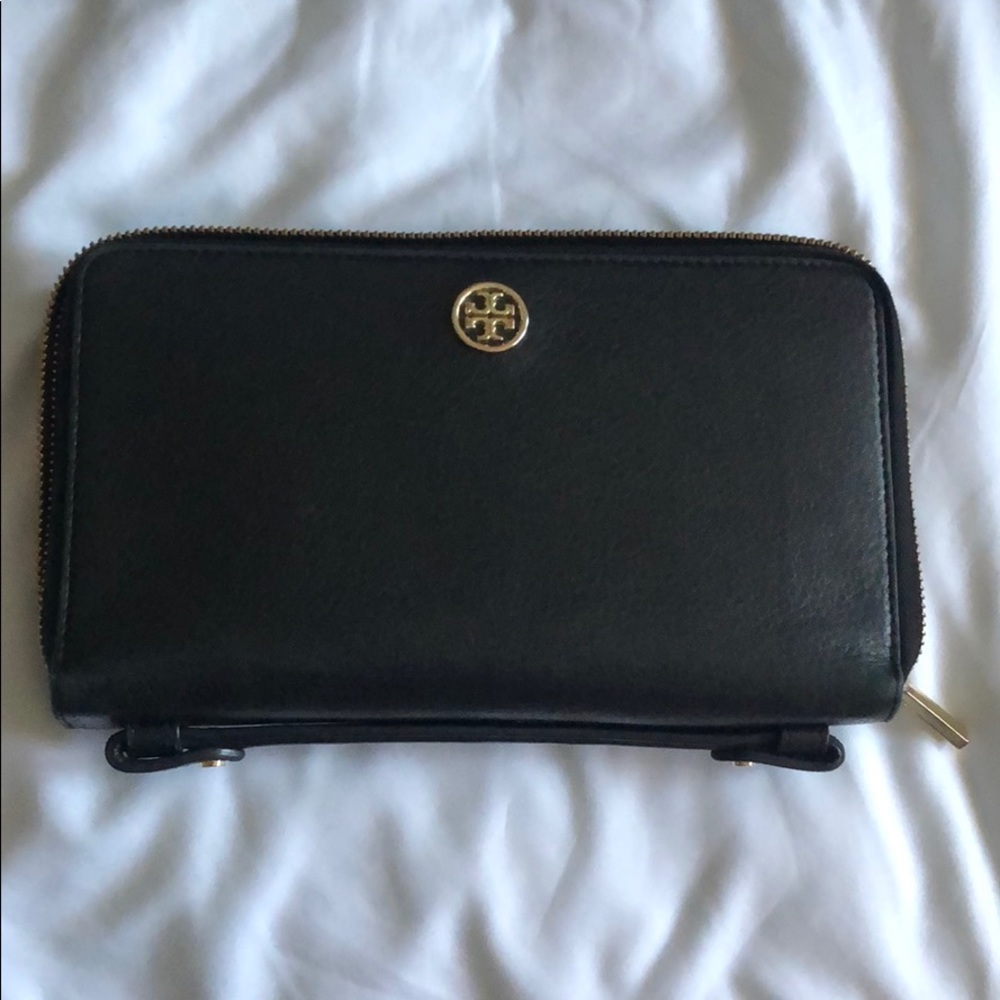Tory Burch Landon Travel Wallet